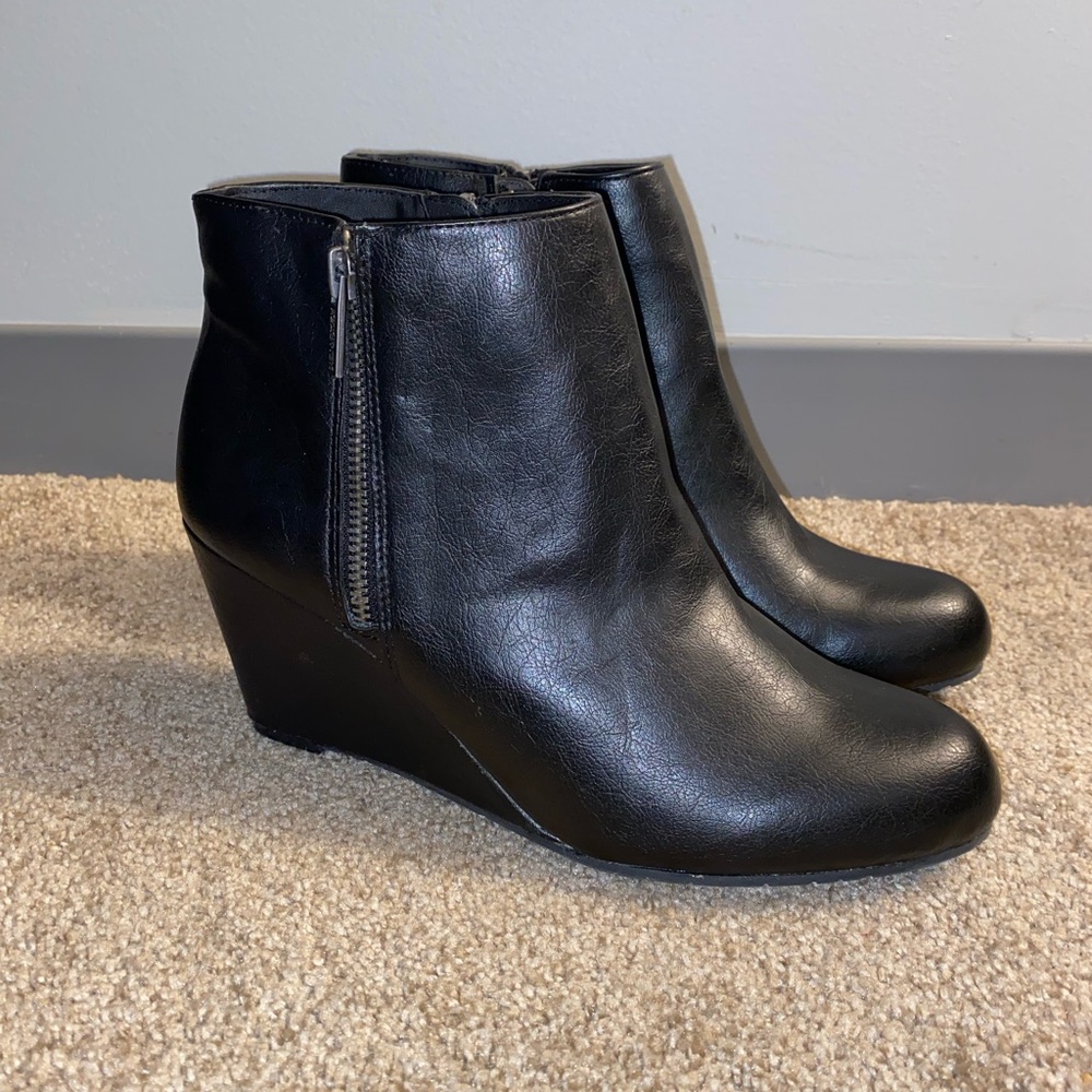 Womens Kenneth Cole Reaction Black Wedge Bootie size 9